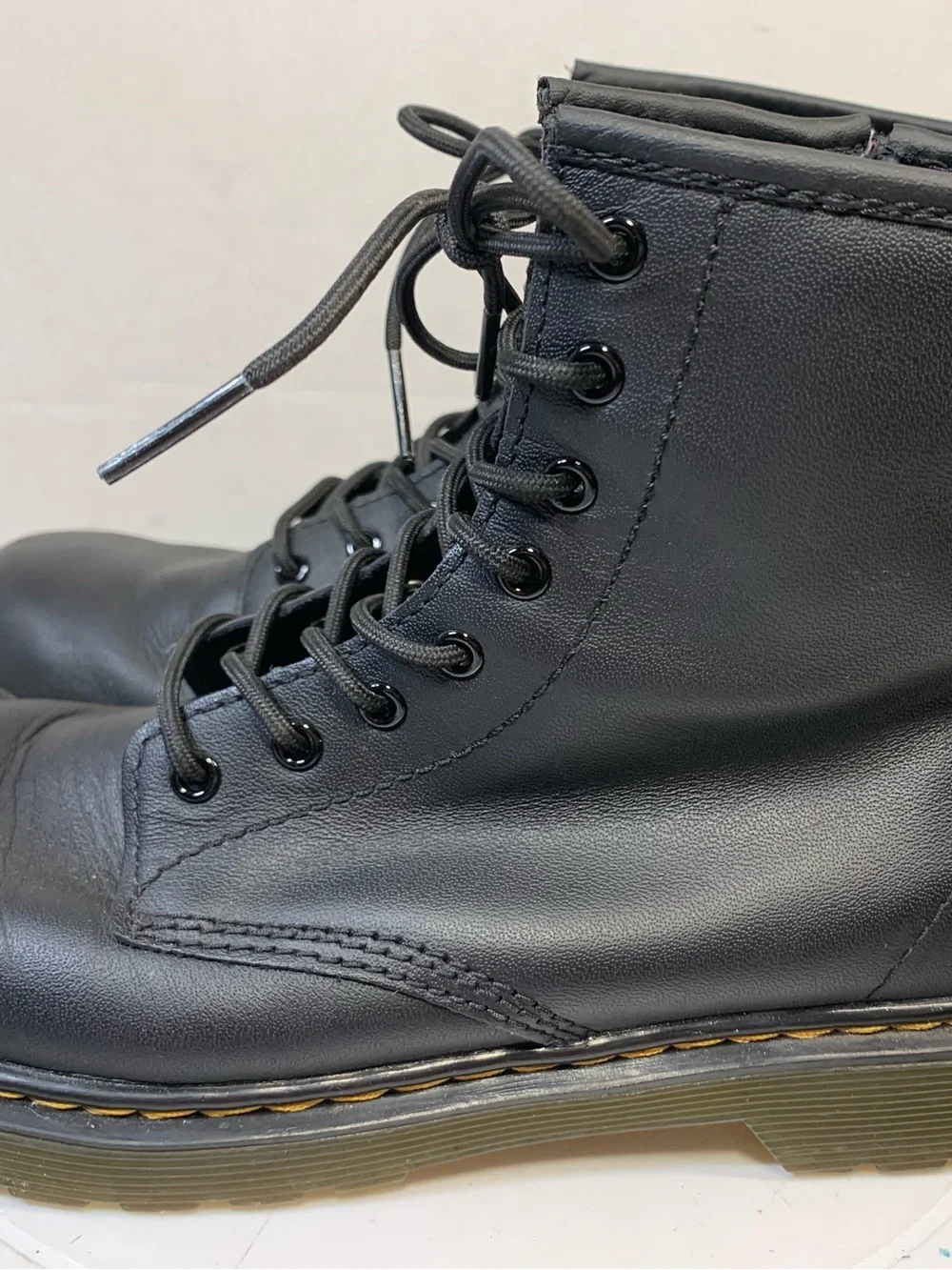 Dr. Martens 1460 Softy Black Leather Lace Up Ankle Kids Size 4 Boots.    3773